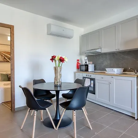 Gzira's Seashore Stayaway Close To Manuel Island * Gżira