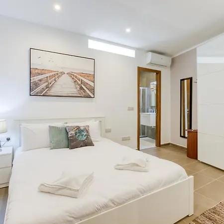 Gzira's Seashore Stayaway Close To Manuel Island Apartment