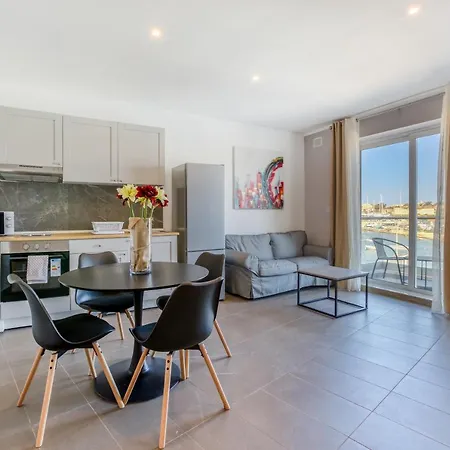 Gzira's Seashore Stayaway Close To Manuel Island * Gzira