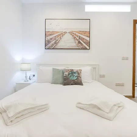 Gzira's Seashore Stayaway Close To Manuel Island * Gżira