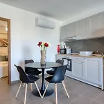 Gzira's Seashore Stayaway Close To Manuel Island * グジラ