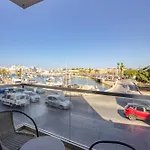 Gzira's Seashore Stayaway Close To Manuel Island グジラ