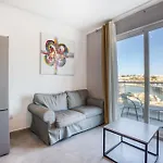 Gzira's Seashore Stayaway Close To Manuel Island * グジラ