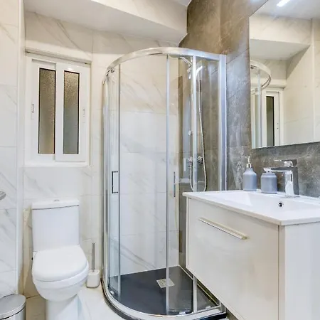 Gzira's Seashore Stayaway Close To Manuel Island