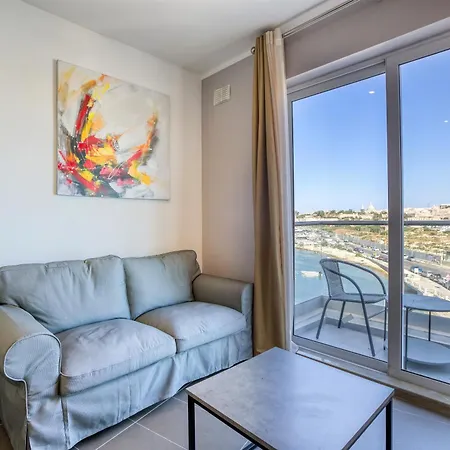 Gzira's Seashore Stayaway Close To Manuel Island 그지라