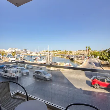 Gzira's Seashore Stayaway Close To Manuel Island 그지라