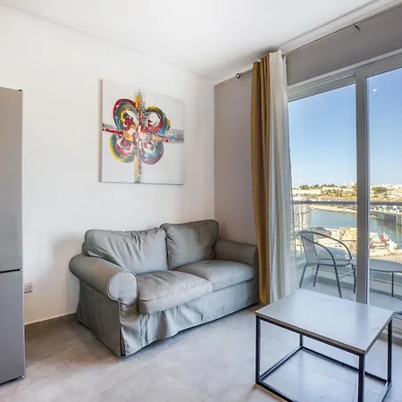 Gzira's Seashore Stayaway Close To Manuel Island * Gzira