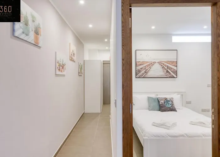 Gzira's Seashore Stayaway Close To Manuel Island * Gzira