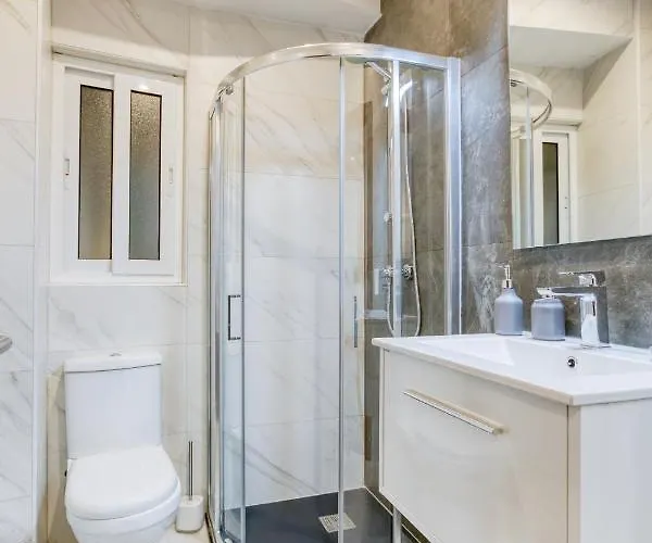 Gzira's Seashore Stayaway Close To Manuel Island