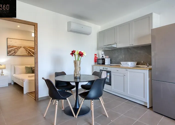 Gzira's Seashore Stayaway Close To Manuel Island * Gzira