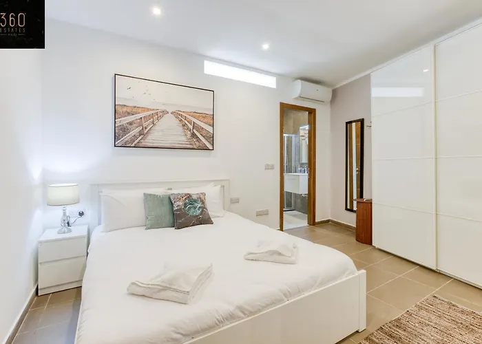 Gzira's Seashore Stayaway Close To Manuel Island Apartament