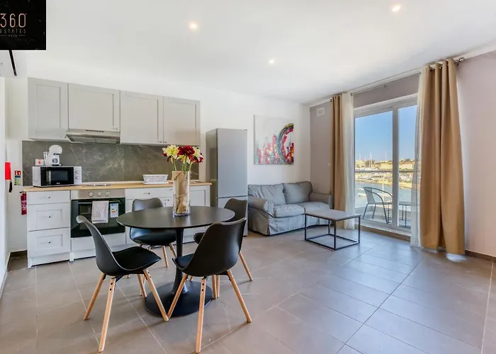 Gzira's Seashore Stayaway Close To Manuel Island * Gzira