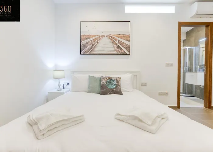 Gzira's Seashore Stayaway Close To Manuel Island * Gzira