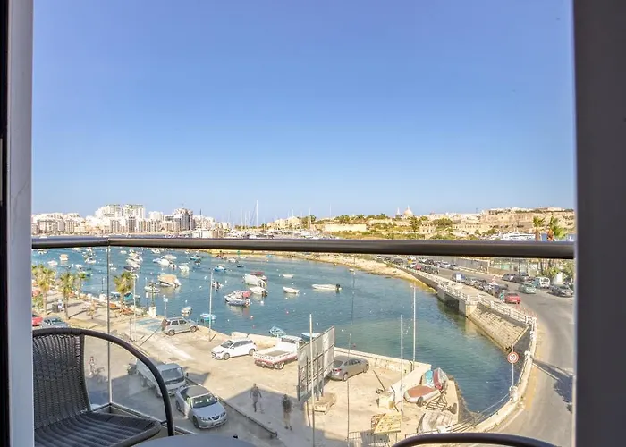 Gzira's Seashore Stayaway Close To Manuel Island Gzira