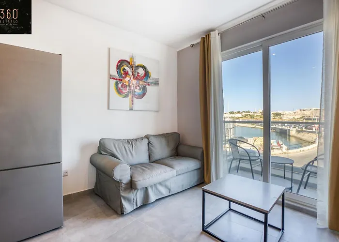 Gzira's Seashore Stayaway Close To Manuel Island * Gzira